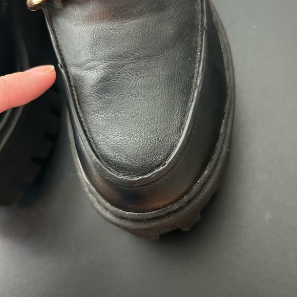 🖤 Y2K Vibe Black Platform Loafers w/ Gold Chain • Size 8 - Picture 9 of 9